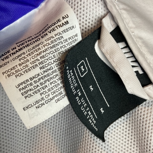 Nike Sportswear Women’s Windrunner Hooded Jacket Medium - Picture 14 of 16